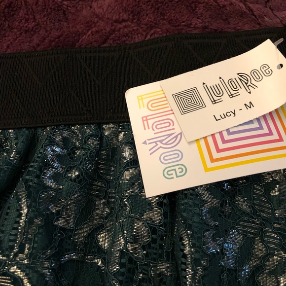 Brand new LuLaRoe Lucy skirt - Picture 3 of 3